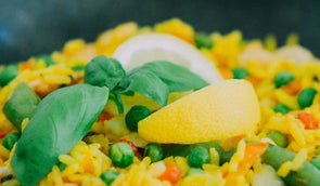 Recept: Spaanse paella met kip en chorizo