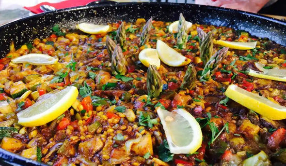 Vegetarische paella met groene asperge, courgette & artisjok