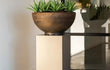 Bocca Adezz Cortenstaal Plantenbak Rond met bodem, beplant met groene agave-achtige planten in een moderne binnenruimte.