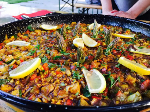 Vegetarische paella met groene asperge, courgette & artisjok