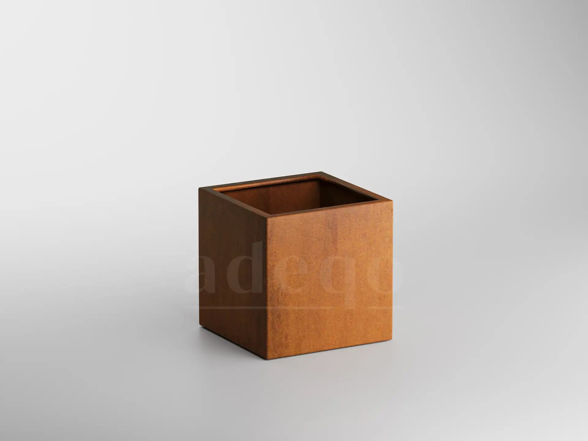 Lege rechthoekige cortenstalen plantenbak van Adeqo, formaat 60 x 60 x 60 cm, tegen een neutrale achtergrond.