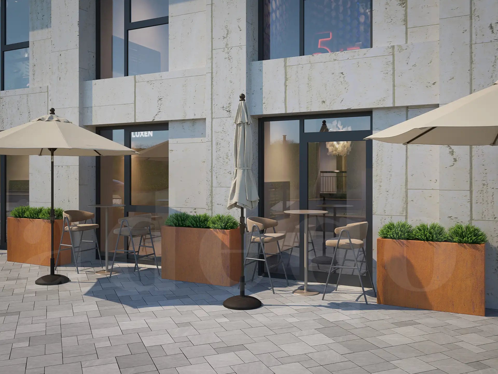 Terras van een horecagelegenheid met meerdere rechthoekige Adeqo cortenstalen plantenbakken van 120 x 40 x 80 cm, gevuld met groene sierplanten.