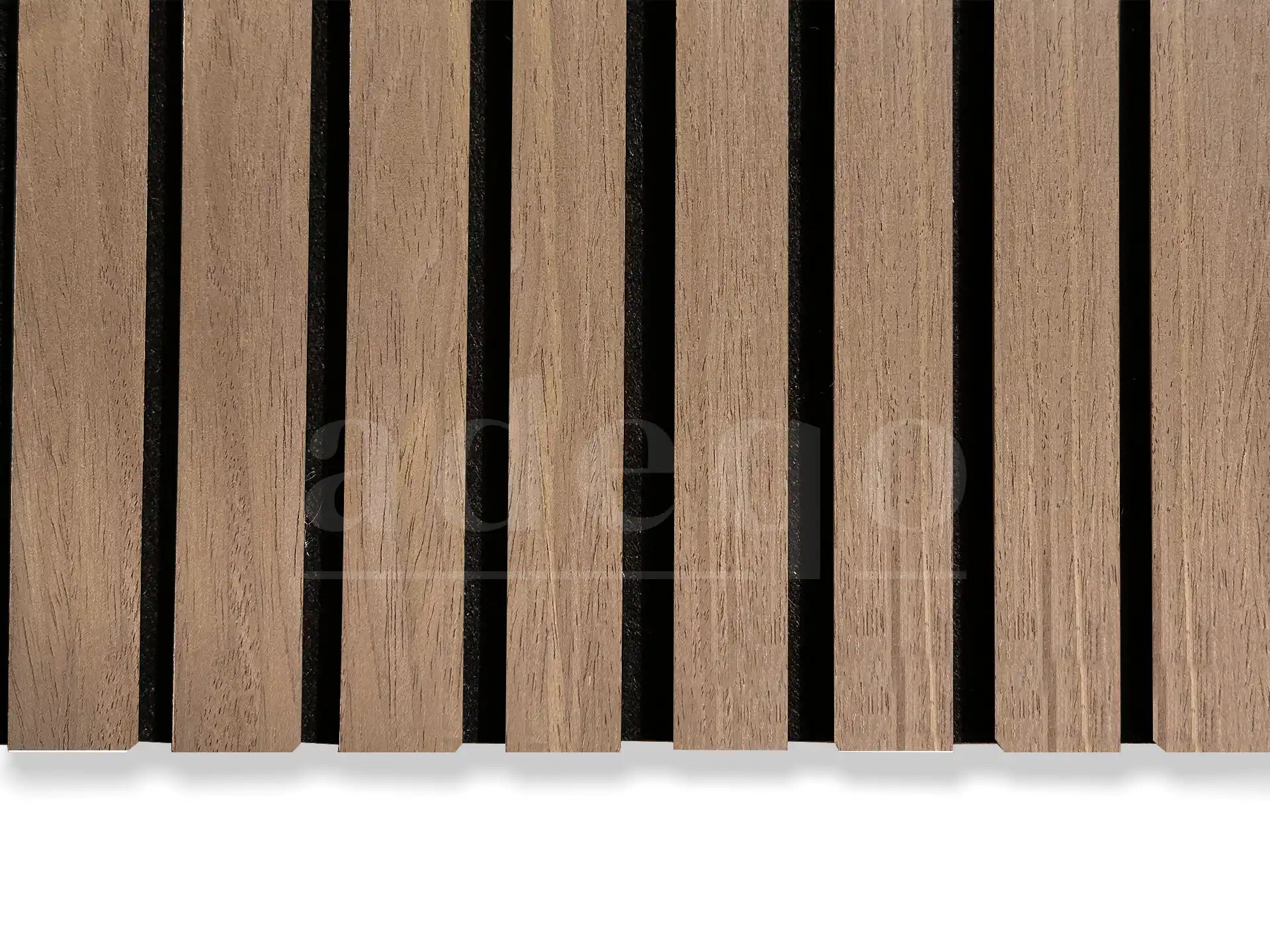 Adeqo akoestische wandpanelen met 3-zijdige houtfineer afwerking in de kleur Klassiek Walnoot, close-upweergave.