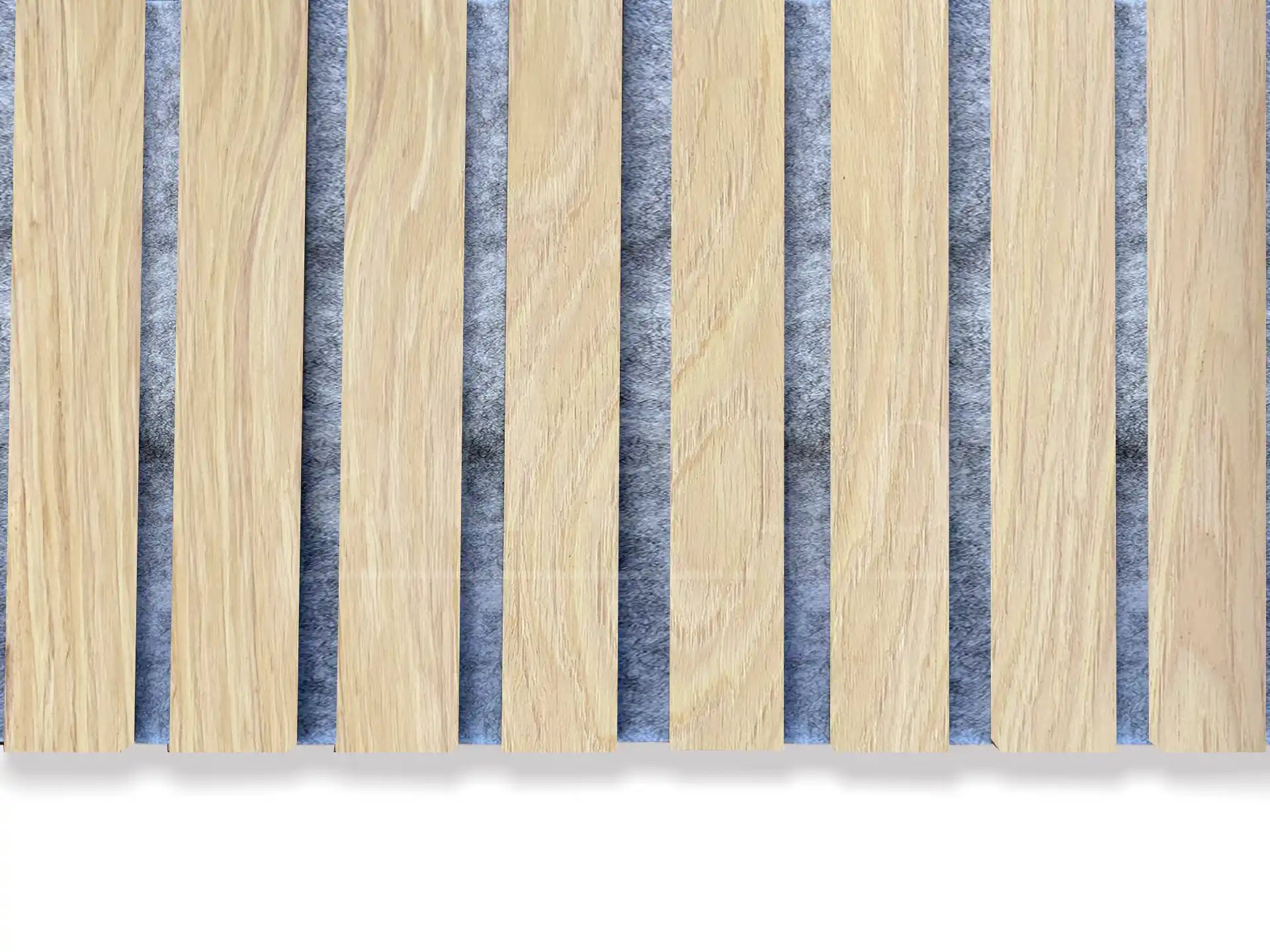 Adeqo akoestische wandpanelen met 3-zijdige houtfineer afwerking in de kleur Natuurlijk Eiken (grijs vilt), close-upweergave.