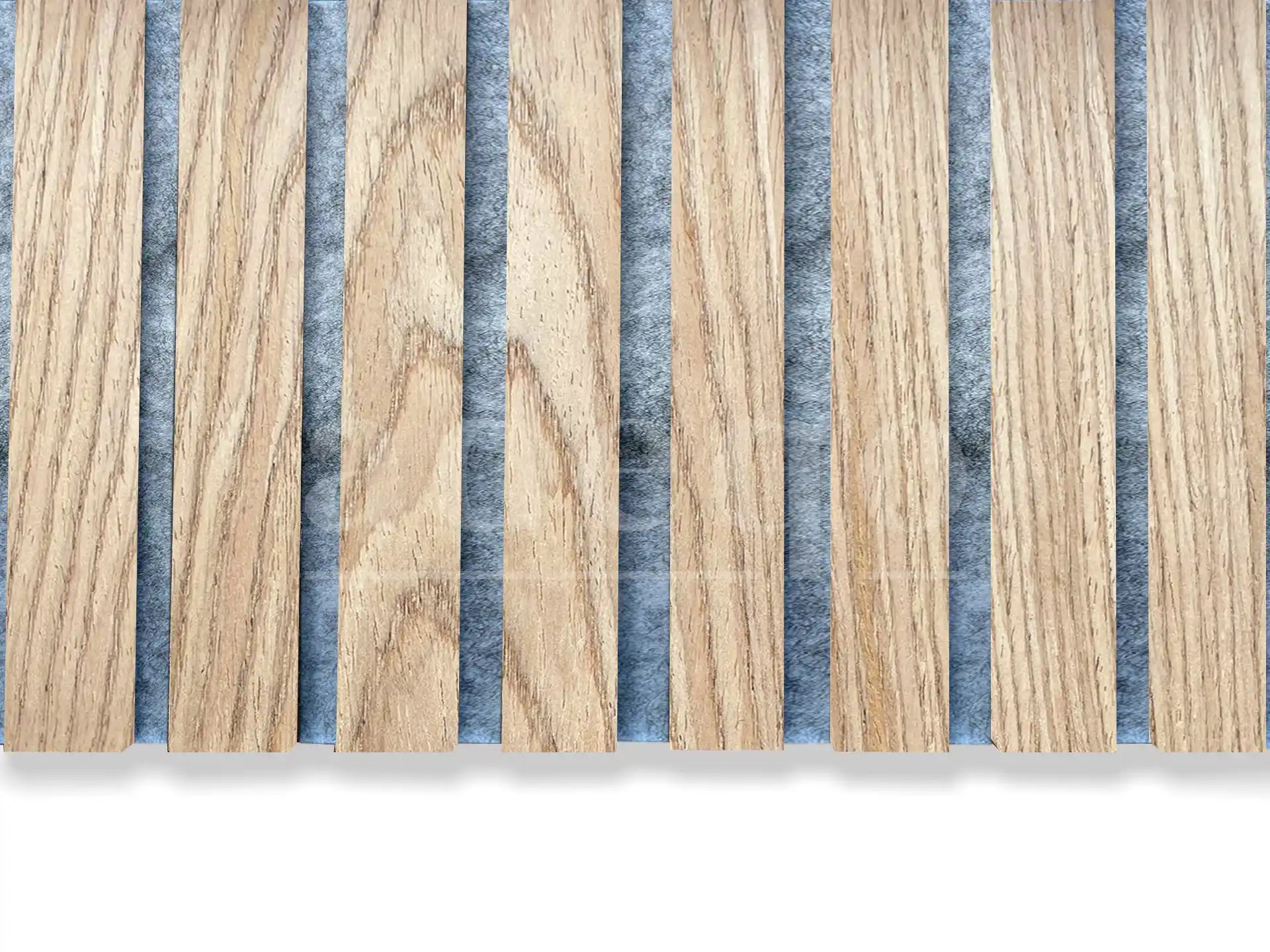 Adeqo akoestische wandpanelen met 3-zijdige houtfineer afwerking in de kleur Rustiek Eiken (grijs vilt), close-upweergave.