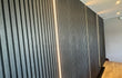 Akoestische wandpanelen in Zwart Eiken met geïntegreerde LED-verlichting, stijlvolle en geluiddempende wandbekleding voor een modern interieur.