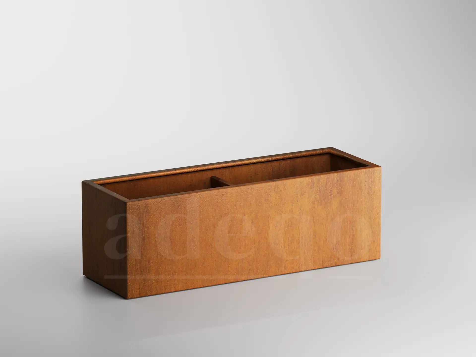 Lege rechthoekige Adeqo plantenbak van cortenstaal, formaat 150 x 50 x 50 cm, op een witte achtergrond.
