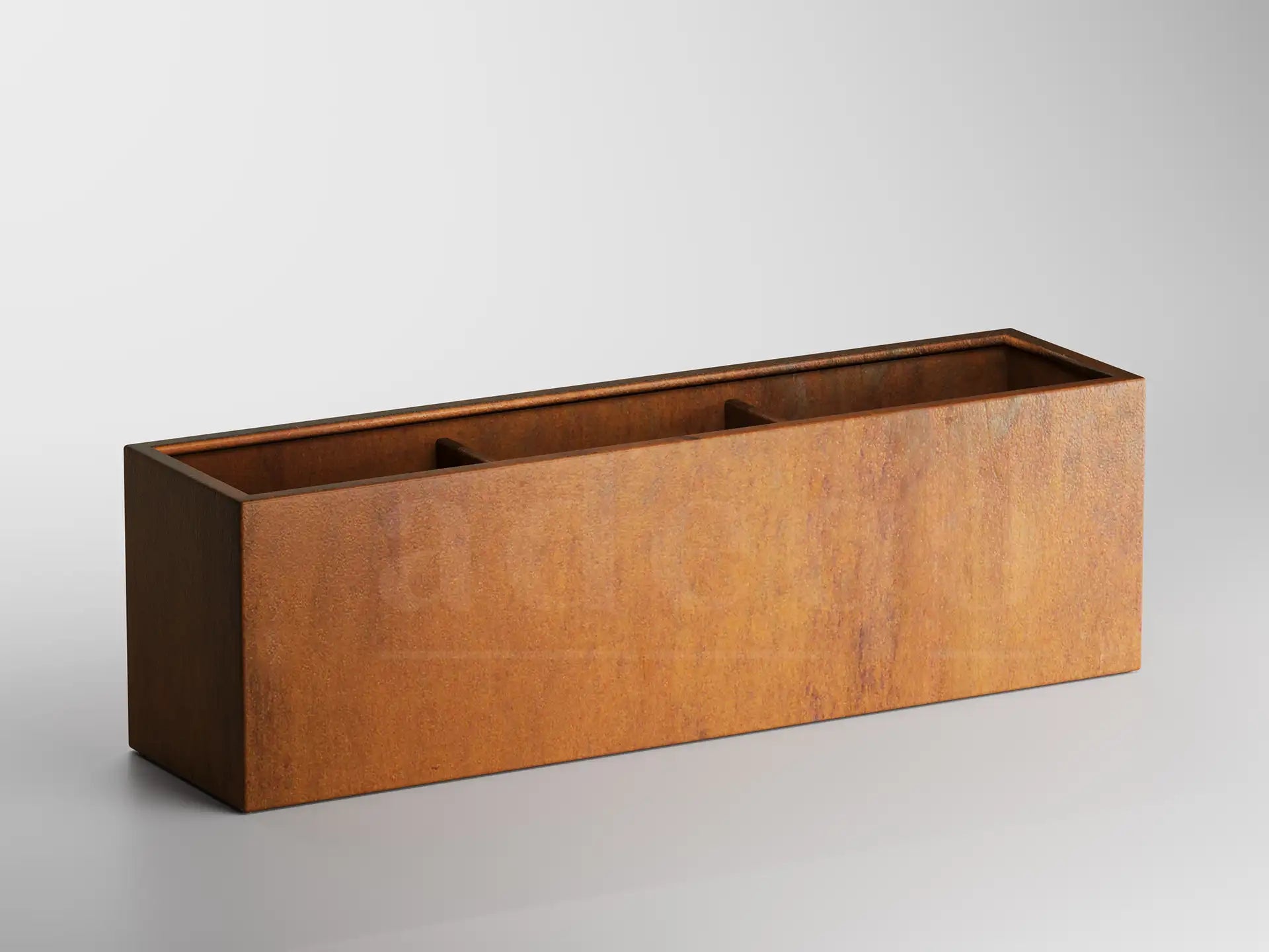 Lege rechthoekige Adeqo plantenbak van cortenstaal, formaat 200 x 50 x 60 cm, op een witte achtergrond.