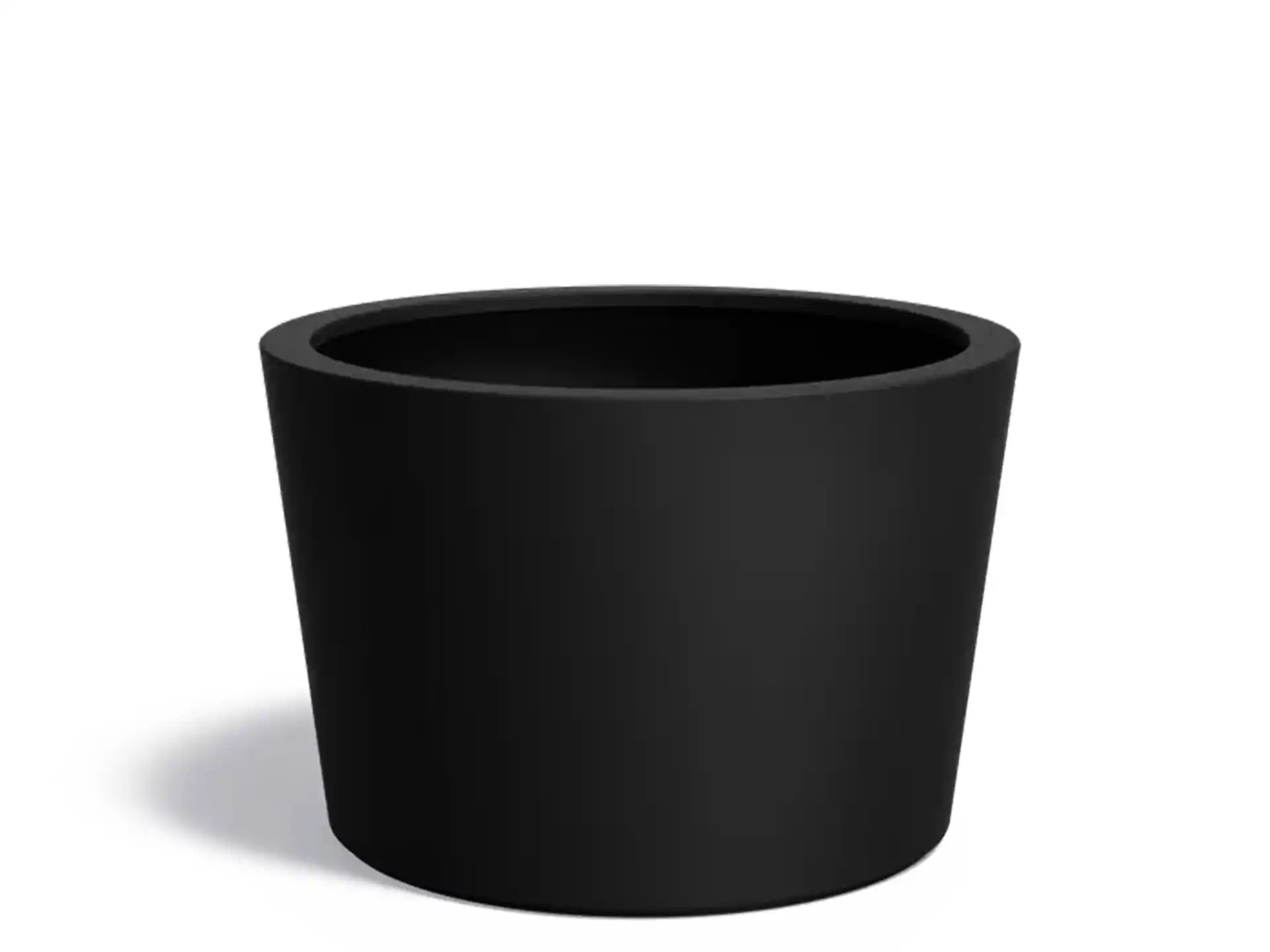 Adezz Conic polyester plantenbak in ronde schuine vorm, 120 × 120 × 80 cm, uitgevoerd in gitzwart.