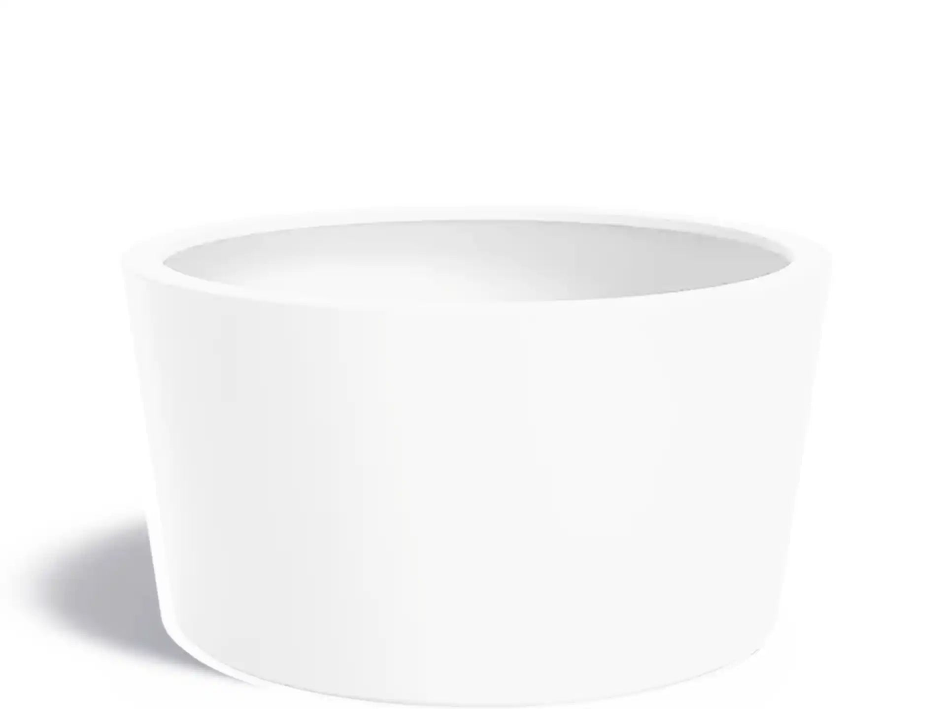 Adezz Conic polyester plantenbak in ronde schuine vorm, 150 × 150 × 80 cm, uitgevoerd in verkeerswit.