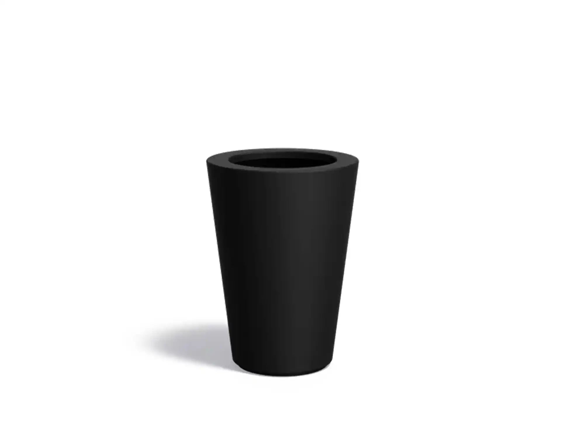 Adezz Conic polyester plantenbak in ronde schuine vorm, 55 × 55 × 76 cm, uitgevoerd in gitzwart.