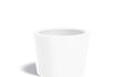 Adezz Conic polyester plantenbak in ronde schuine vorm, 95 × 95 × 70 cm, uitgevoerd in verkeerswit.