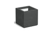 Adezz Carrez plantenbak polyester in vierkante uitvoering van 100 x 100 x 100 cm in antracietgrijs, een hoge donkergrijze polyester plantenbak met bodem en strak, modern ontwerp.