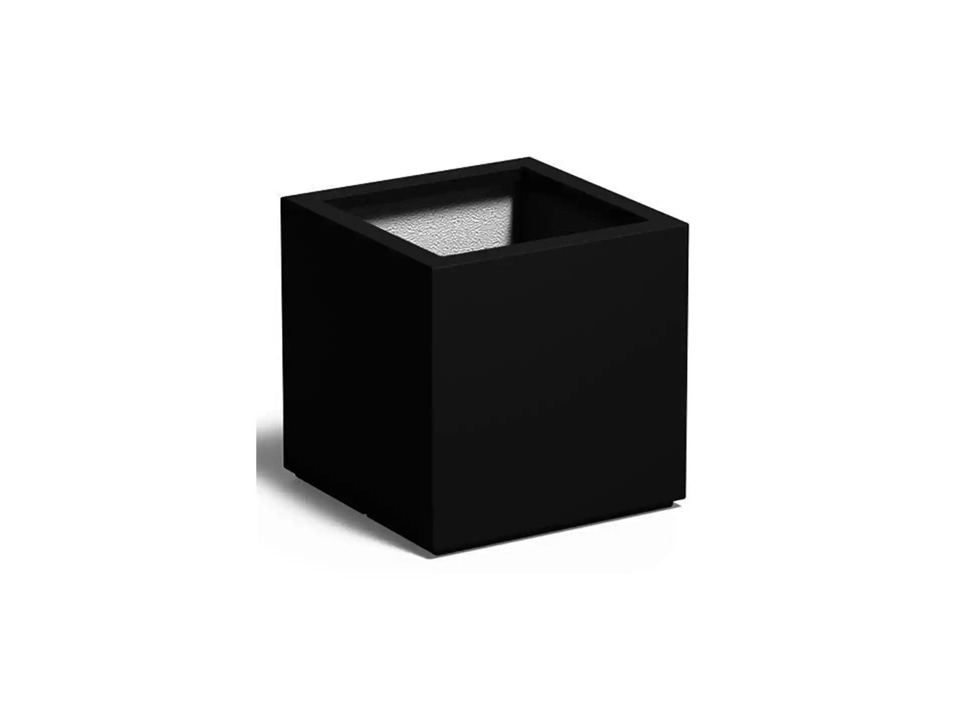 Adezz Carrez plantenbak polyester in vierkante uitvoering van 100 x 100 x 100 cm in gitzwart, een hoge zwarte polyester plantenbak met bodem en strak, modern design.