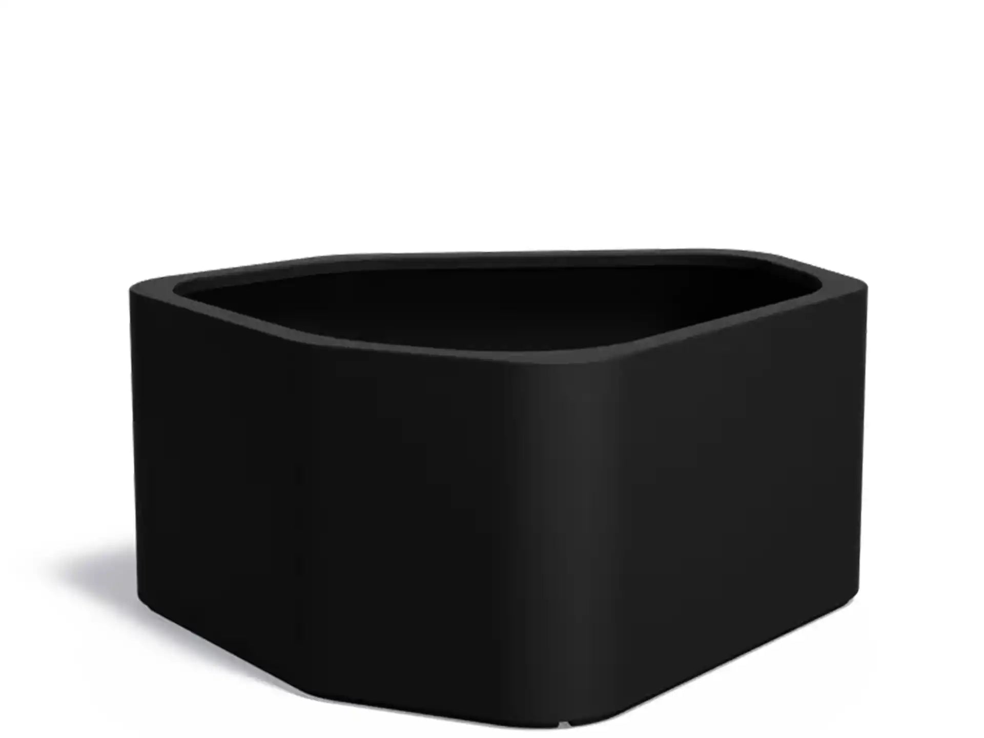 Adezz Shape polyester hoekvormige ronde plantenbak van 130 × 126 × 60 cm in gitzwarte uitvoering.