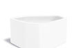 Adezz Shape polyester hoekvormige ronde plantenbak van 130 × 126 × 60 cm in verkeerswit uitvoering.