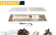Adezz Superset met Forno Brann inbouwbrander 80 × 19 cm in RVS, inclusief glasombouw, keramische houtblokken en complete aansluitset. De setonderdelen zijn los gepresenteerd op een witte achtergrond.