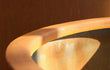 Close-up van de rand van de Adezz Conic Cortenstaal Plantenbak Rond met poten en bodem, met zichtbaar cortenstaal detail.
