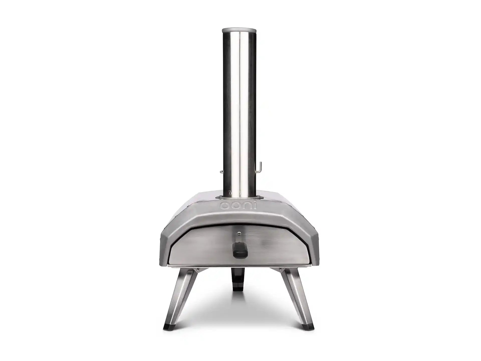 Ooni Karu 12 pizza oven hout of houtskool gestookt, achteraanzicht met schoorsteen en ventilatieopeningen, productfoto op witte achtergrond.