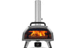 Ooni Karu 2 Pro hout- of houtskoolgestookte pizza oven, vooraanzicht met brede opening en zichtbare vlammen, productfoto op witte achtergrond.