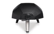 Ooni Koda 12 pizza oven op gas, achteraanzicht met gasregelknop en stevige constructie, productfoto op witte achtergrond.