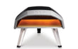 Ooni Koda 12 pizza oven op gas, vooraanzicht met brede opening en compacte vormgeving, productfoto op witte achtergrond.