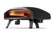 Ooni Koda 2 Max gasgestookte pizza oven, schuinaanzicht met brede opening en modern design, productfoto op witte achtergrond.