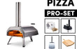 Ooni PROSET Karu 12 hout of houtskool gestookte pizza oven, complete set inclusief eiken stammetjes, aluminium pizzaschep en draagtas, productfoto op witte achtergrond.