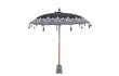 Vooraanzicht van de Todo Bien Bali parasol in zwart met zilveren handbeschildering en houten paal.
